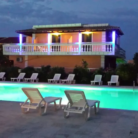 Nikolas Club Πανσιόν